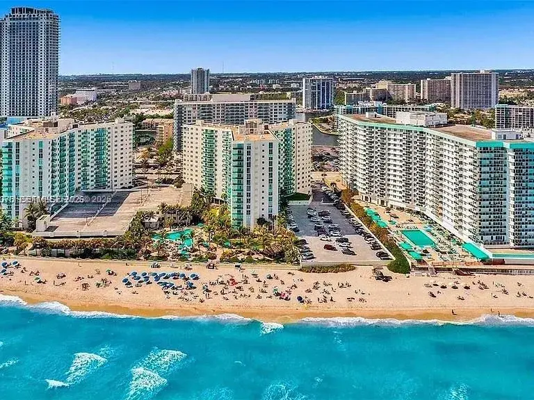 1 bedroom 1 bath Residential for sale at 3901 S Ocean Dr, Hollywood FL 33019