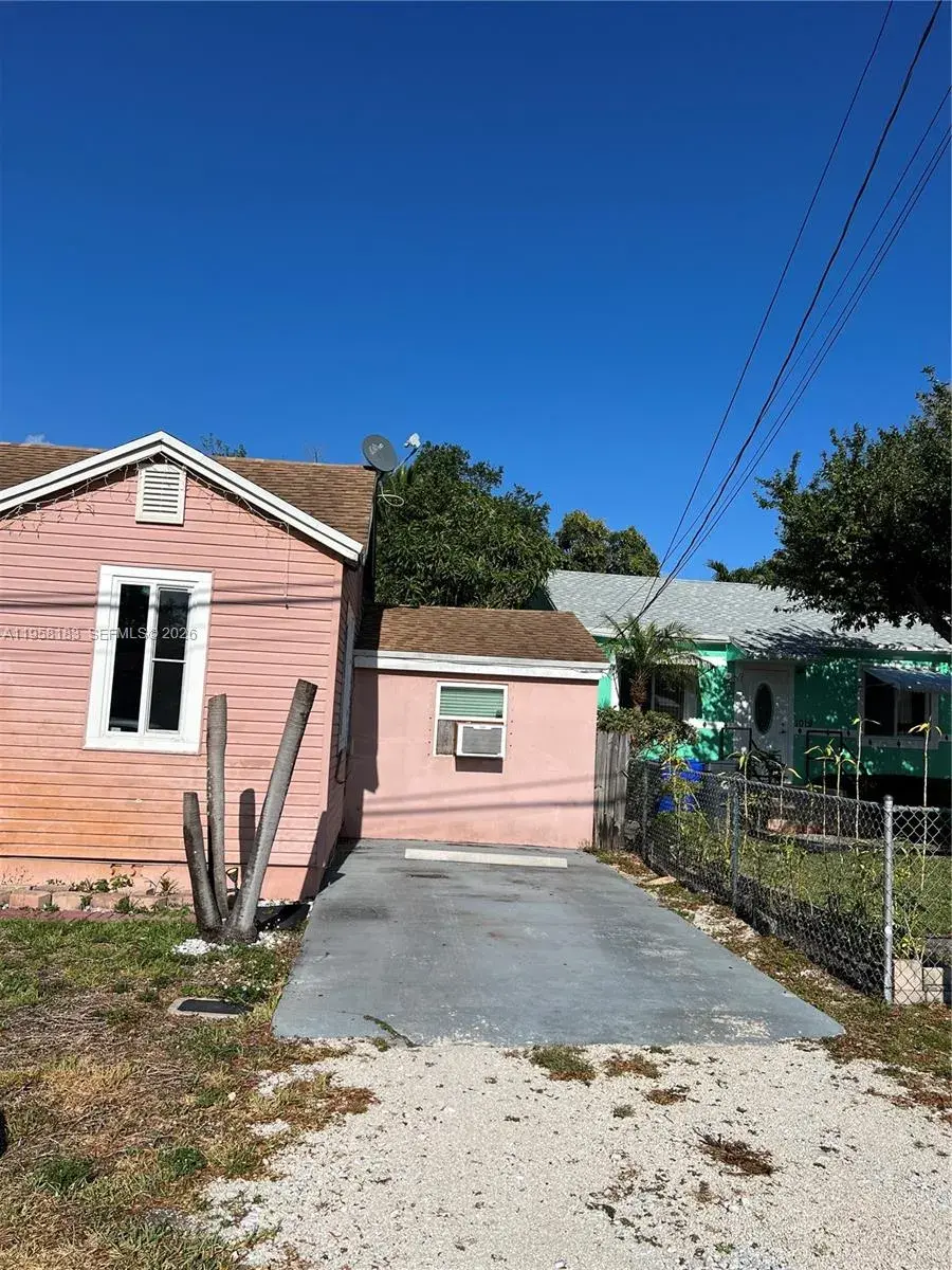 1023 N 25th Ave, Hollywood FL 33020