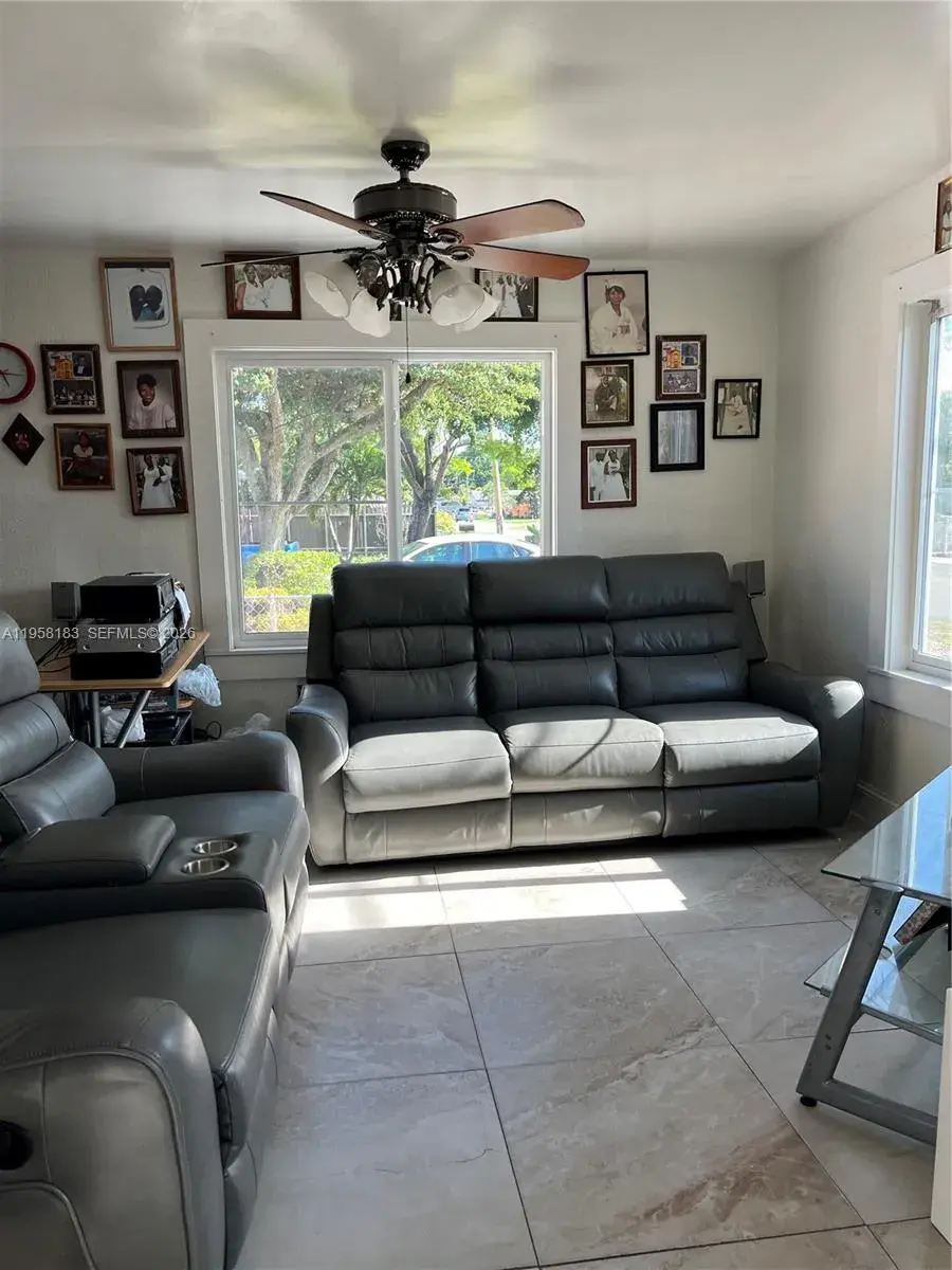 1023 N 25th Ave, Hollywood FL 33020