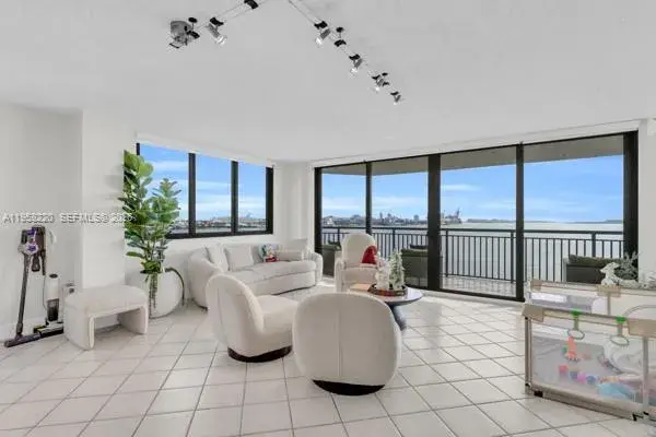 540 Brickell Key Dr # 832, Miami FL 33131