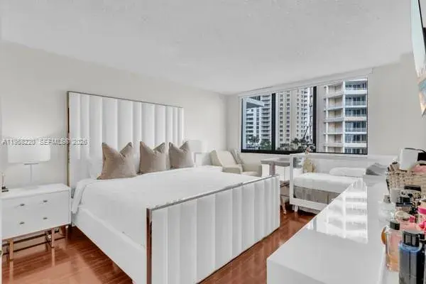 540 Brickell Key Dr # 832, Miami FL 33131