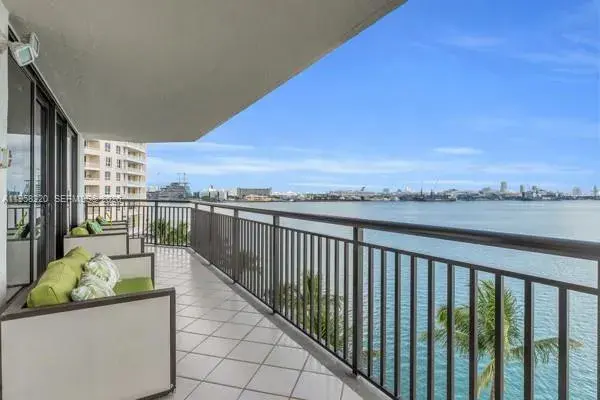 540 Brickell Key Dr # 832, Miami FL 33131