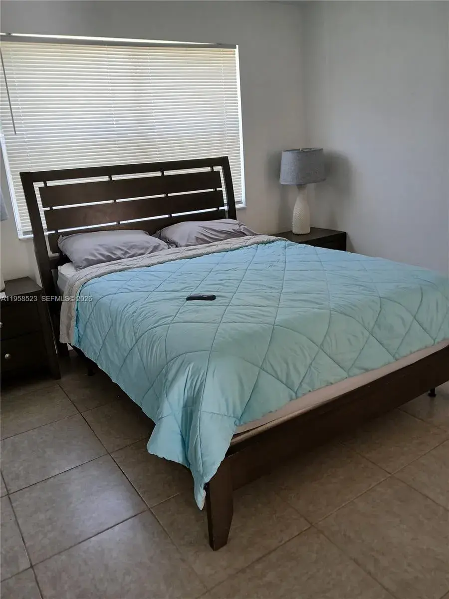 1 bath Residential Lease for rent at 6505 Pines Pkwy # 2, Hollywood FL 33023