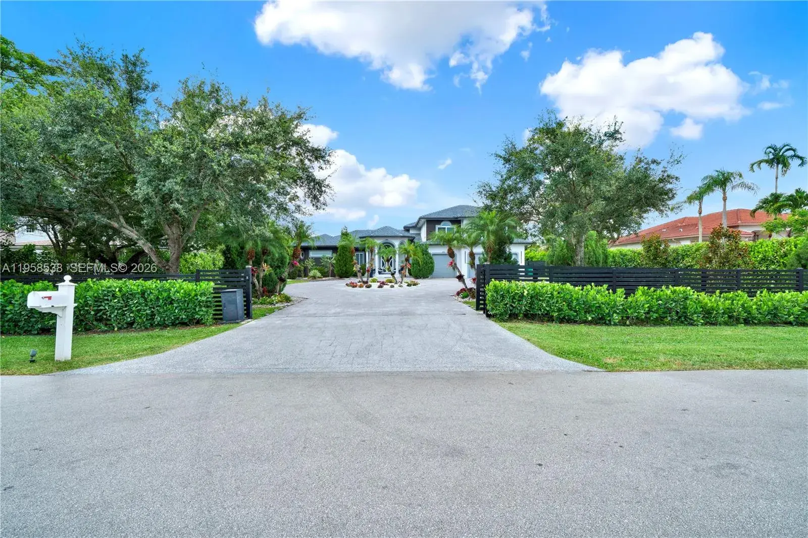 12301 NW 18th St, Plantation FL 33323