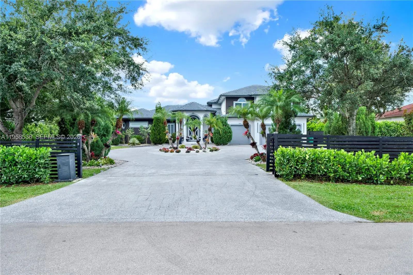 12301 NW 18th St, Plantation FL 33323