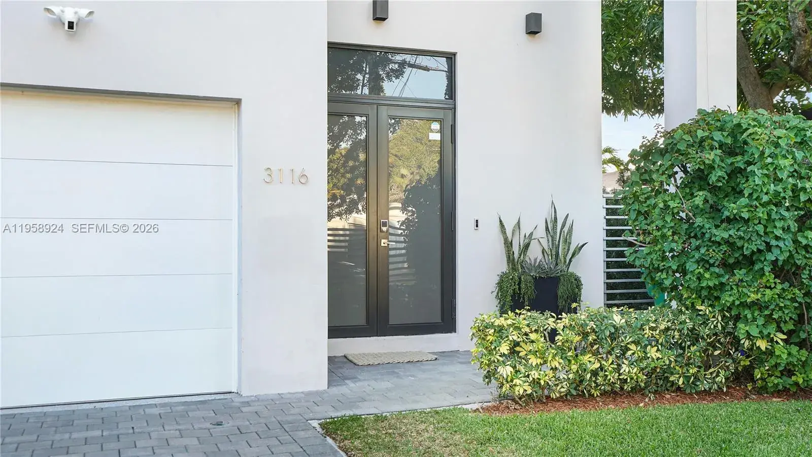 4 bedroom 4 bath Residential for sale at 3116 Carter St, Miami FL 33133