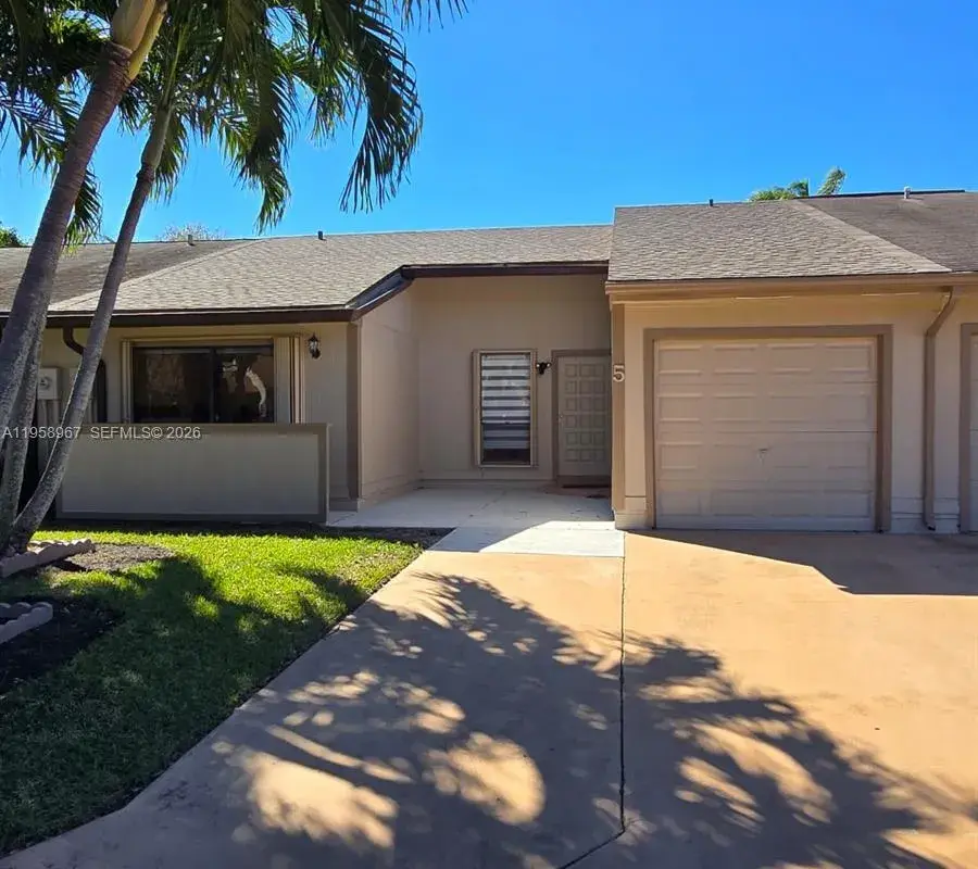 5 Rogart Cir, Boynton Beach FL 33426