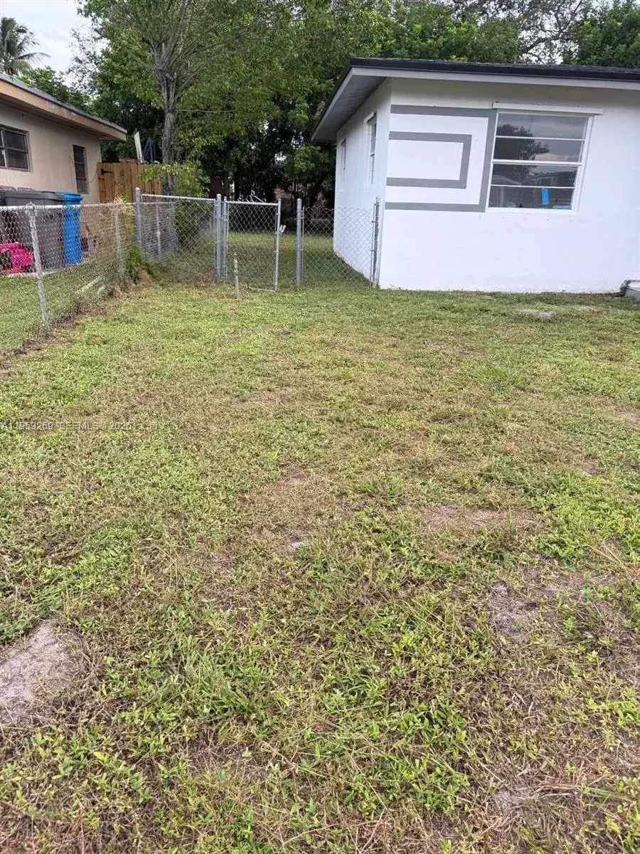3510 SW 36th Ct, West Park FL 33023