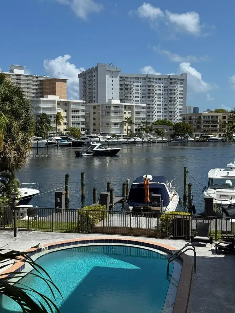 2 bedroom 2 bath Residential Lease for rent at 2420 Diana Dr # 204, Hallandale Beach FL 33009