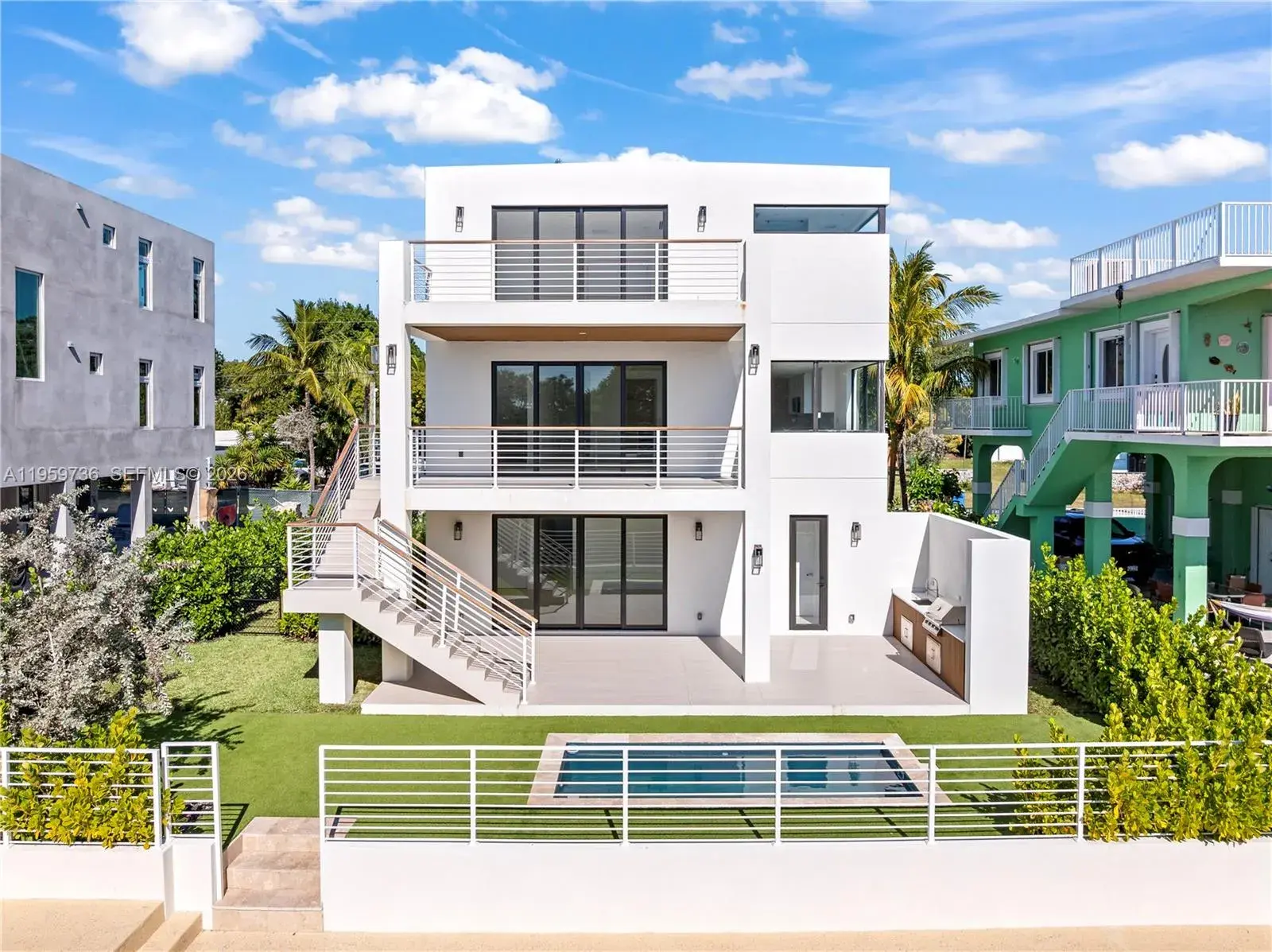 4 bedroom 4 bath Residential for sale at 124 Orchid St, Plantation Key FL 33070