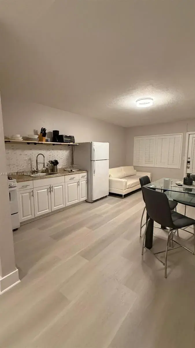 1 bath Residential Lease for rent at 4201 Indian Creek Dr # 4, Miami Beach FL 33140
