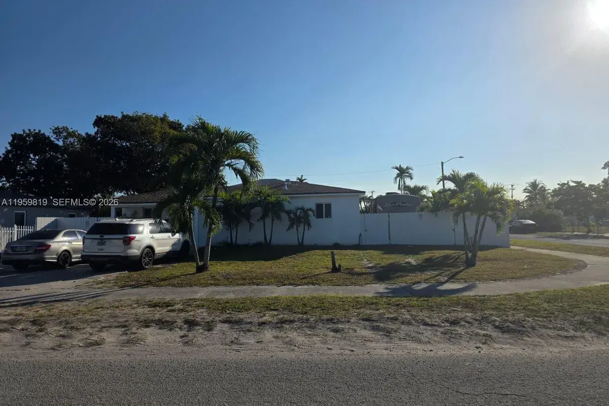 8523 NW 35th Pl, Miami FL 33147
