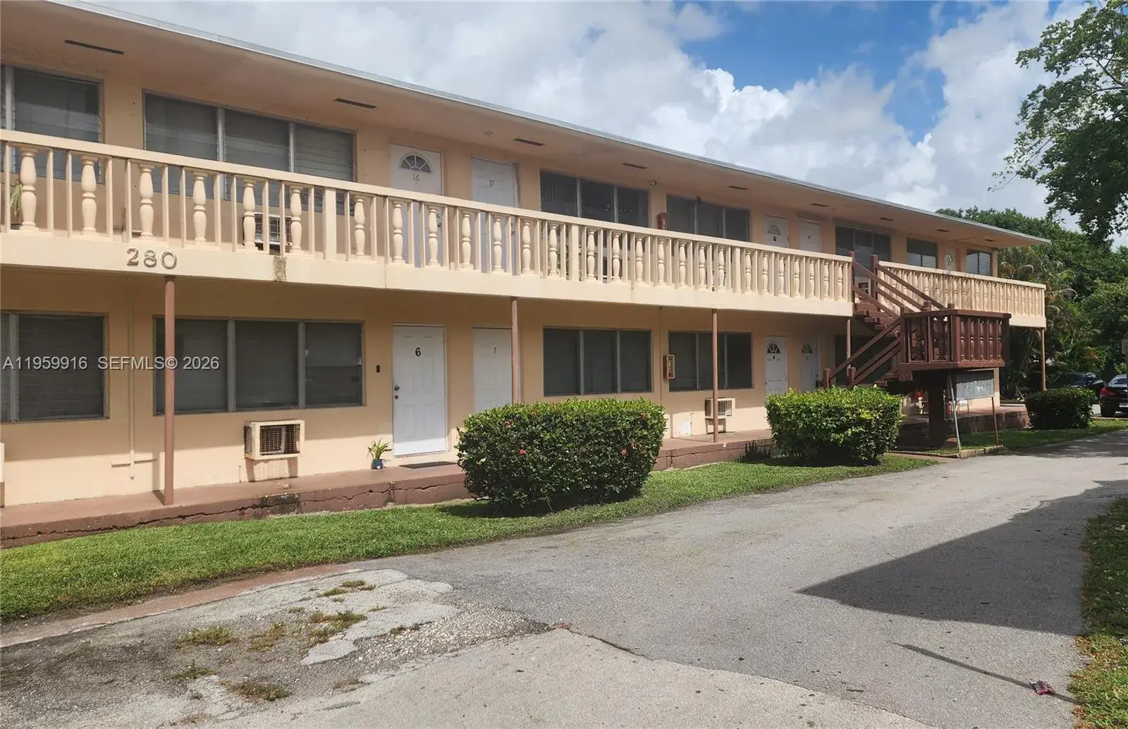 1 bedroom 1 bath Residential Lease for rent at 280 SW 11th Ave # 5, Hallandale Beach FL 33009