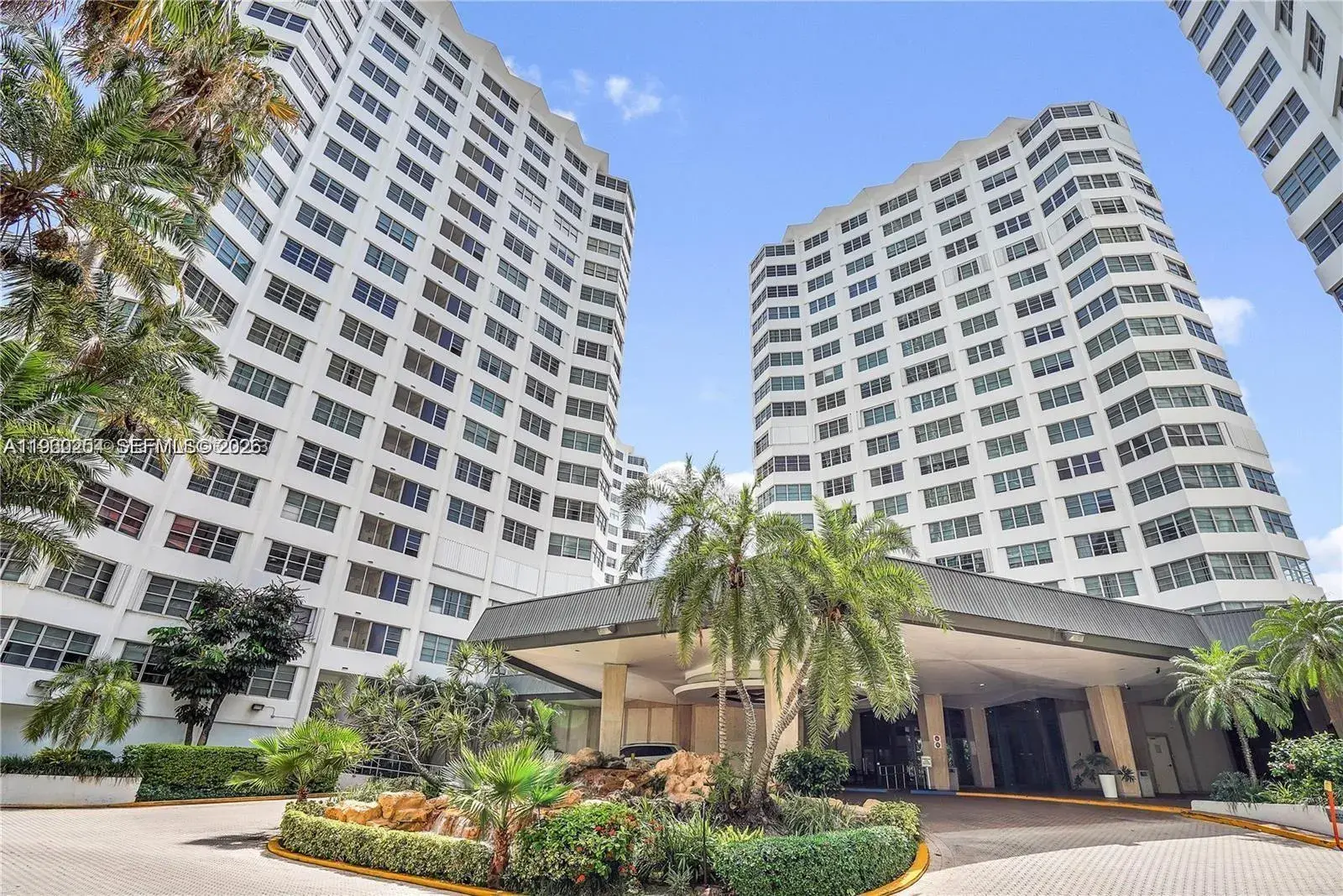2 bedroom 2 bath Residential for sale at 999 Brickell Bay Drive # 1202, Miami FL 33131