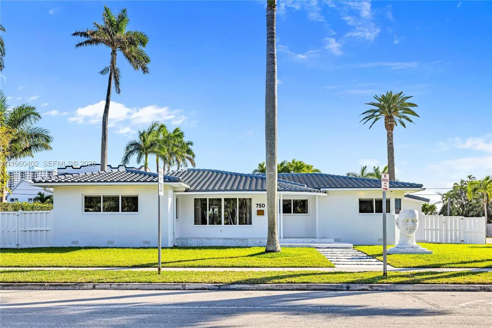 4 bedroom 3 bath Residential Lease for rent at 750 Harrison St, Hollywood FL 33019