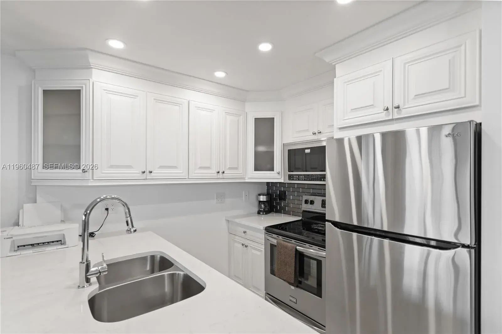 1 bedroom 1 bath Residential for sale at 815 SW 11th Ave # 18G, Hallandale Beach FL 33009