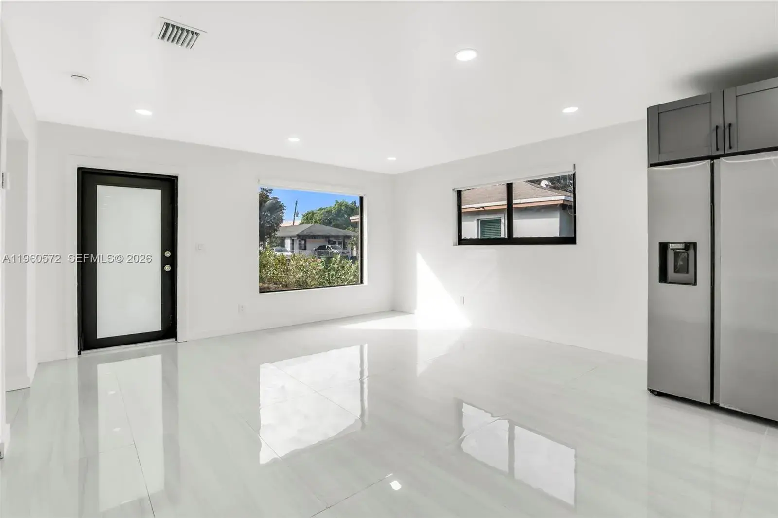 528 NW 3rd Ct, Hallandale Beach FL 33009