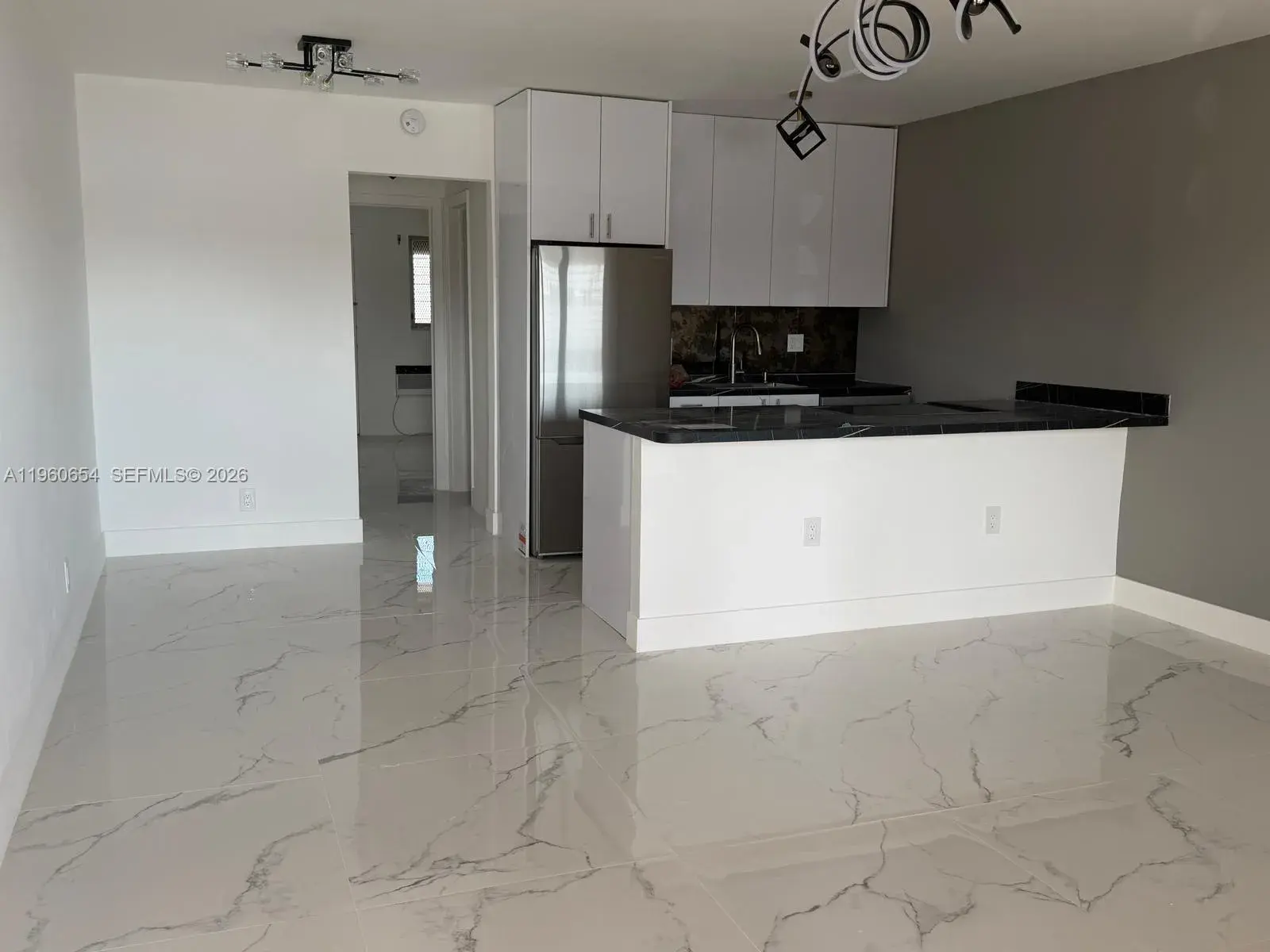 725 SW 11th Ave # 17F, Hallandale Beach FL 33009