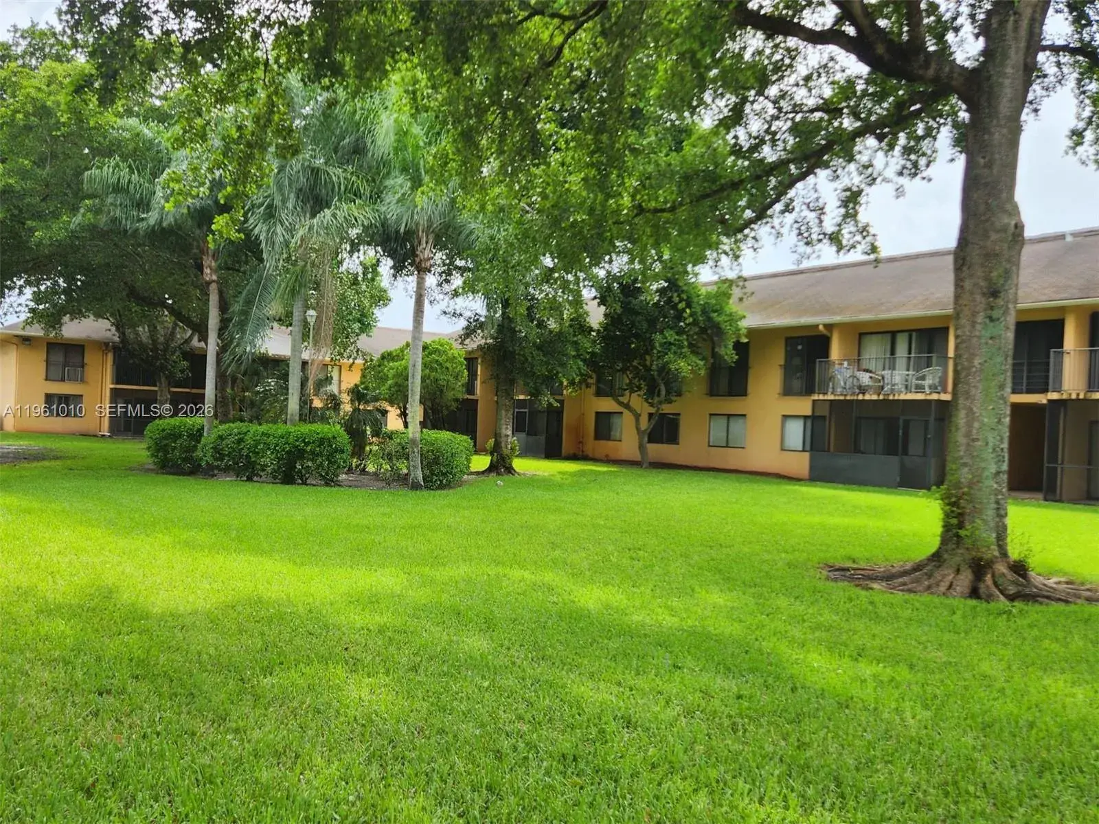 2 bedroom 2 bath Residential Lease for rent at 5921 Washington St # 124, Hollywood FL 33023