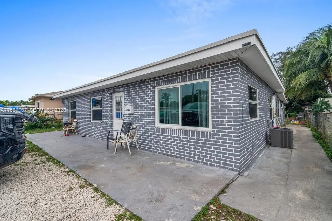 6 bedroom 4 bath Residential for sale at 1150 SW 24th Ave, Fort Lauderdale FL 33312