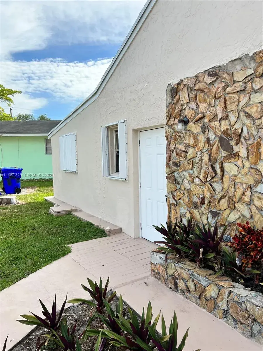 2 bedroom 1 bath Residential Lease for rent at 410 N 58th Ave # 410N, Hollywood FL 33021