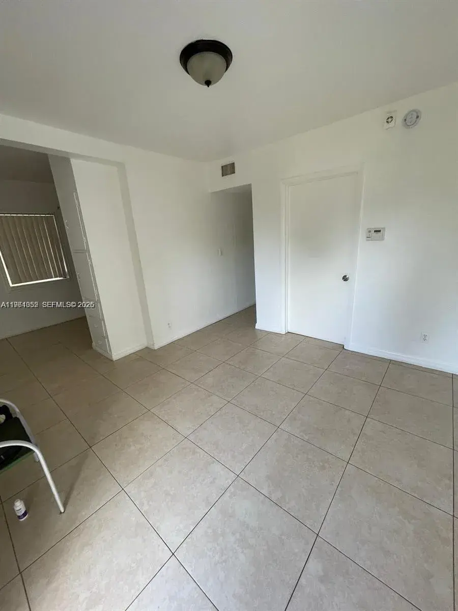 1 bedroom 1 bath Residential Lease for rent at 2801 Mayo St, Hollywood FL 33020