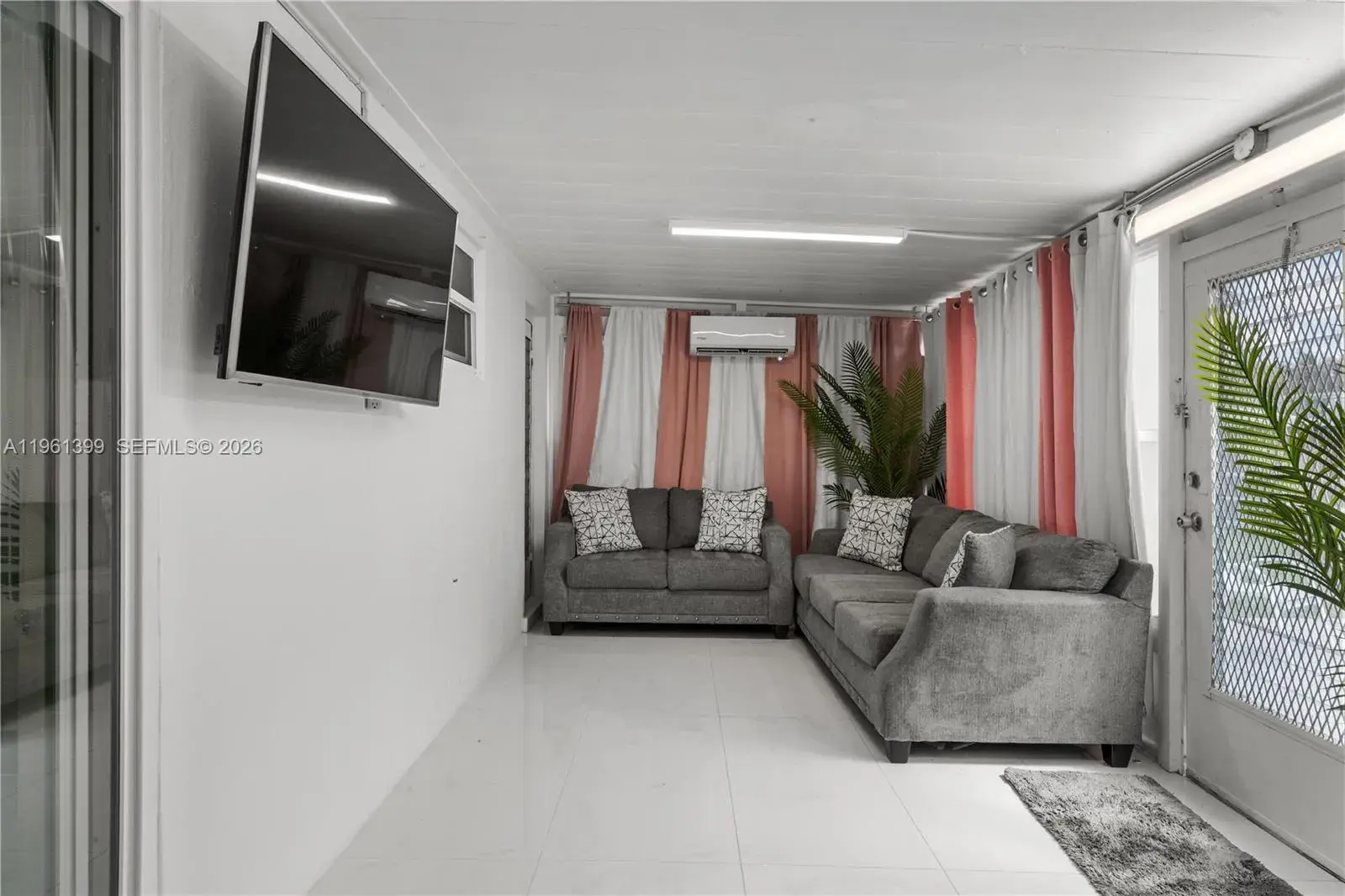 390 NW 40th St, Deerfield Beach FL 33064
