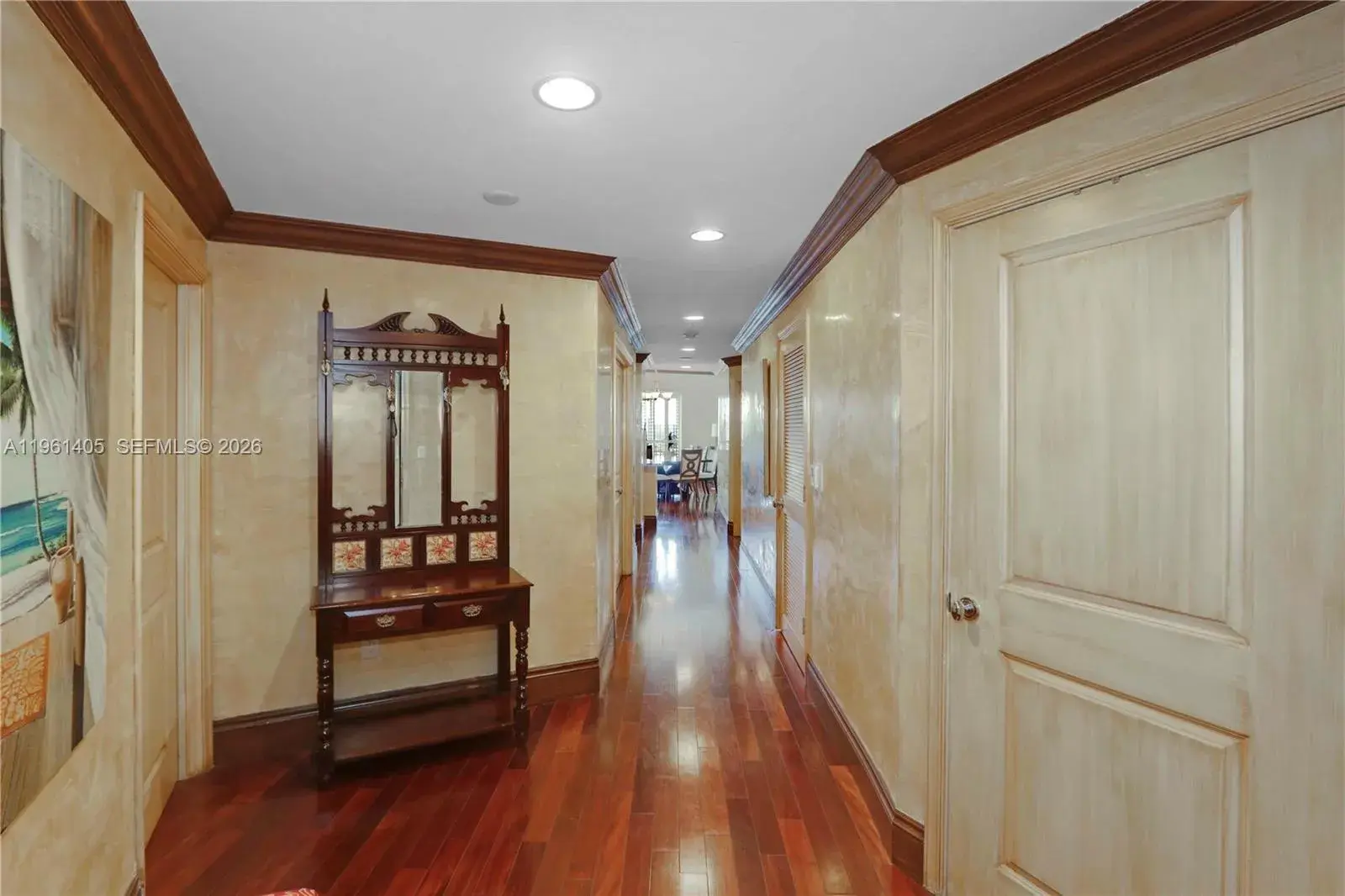 3 bedroom 2 bath for sale at 10 Aragon Ave # 1216, Coral Gables FL 33134