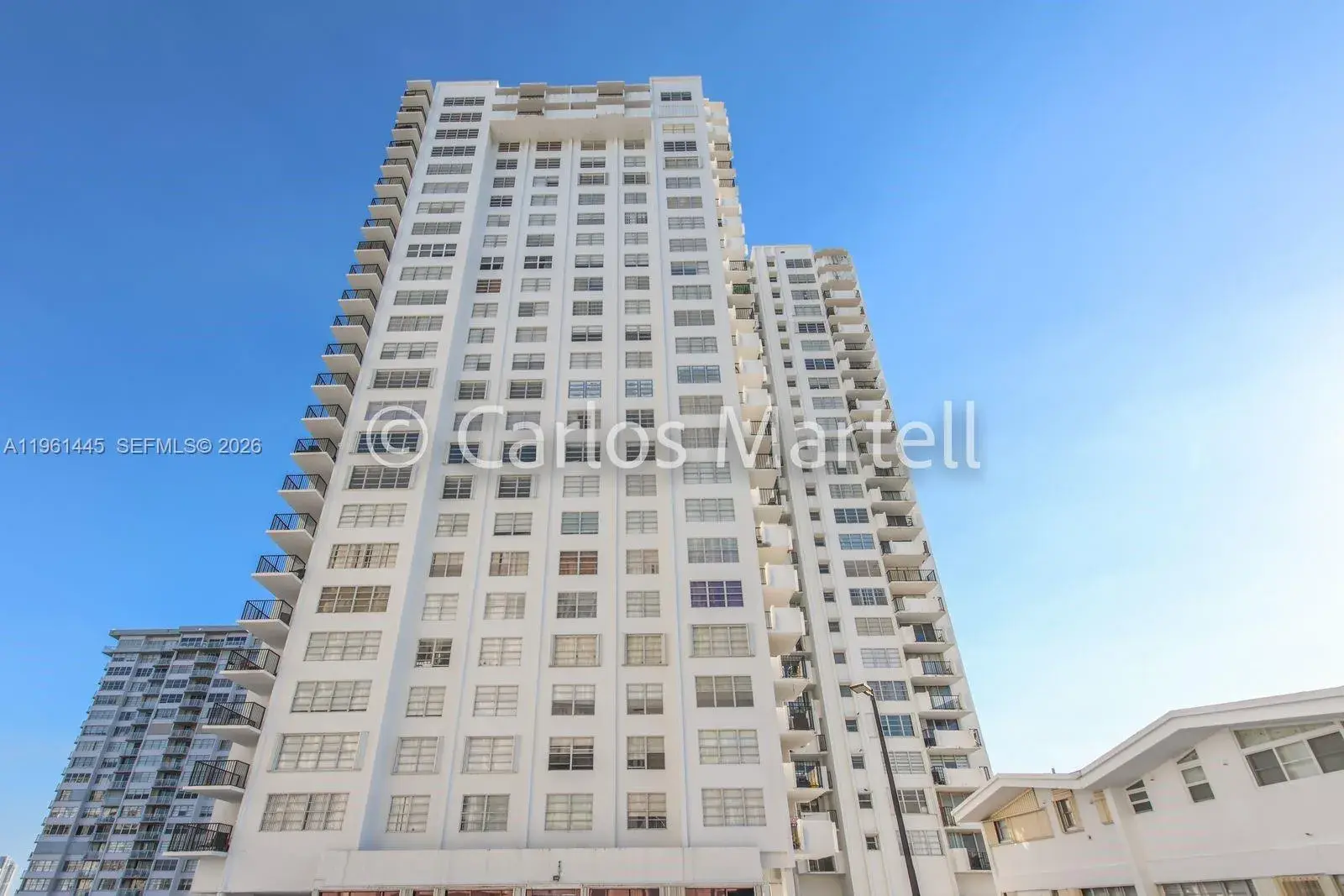 1 bedroom 1 bath Residential for sale at 2750 NE 183rd St # 512, Aventura FL 33160