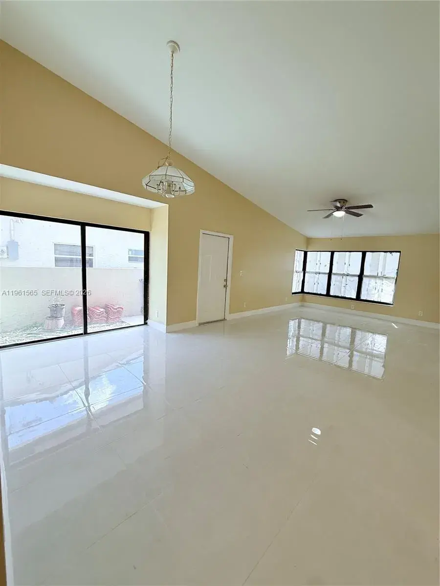 11061 NW 39th St # 1, Coral Springs FL 33065