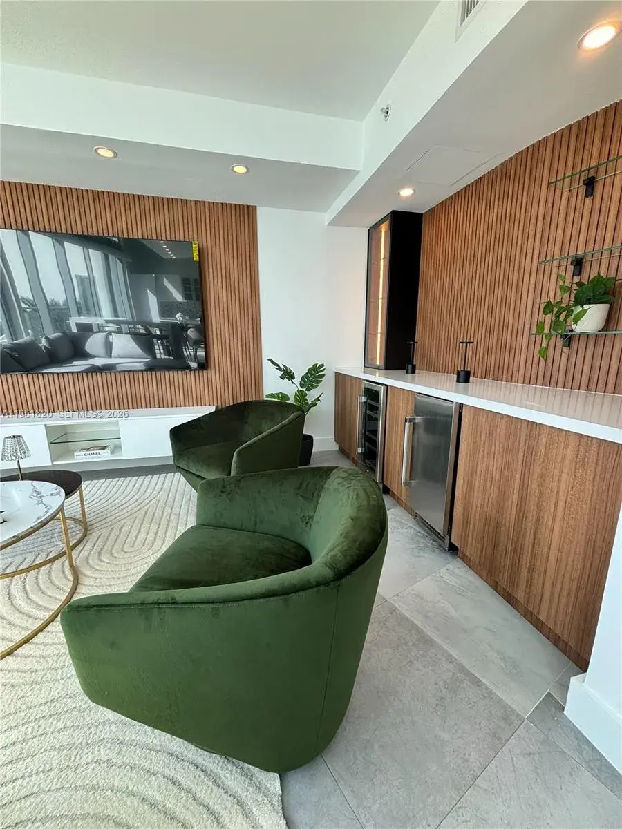 92 SW 3rd St # 510, Miami FL 33130