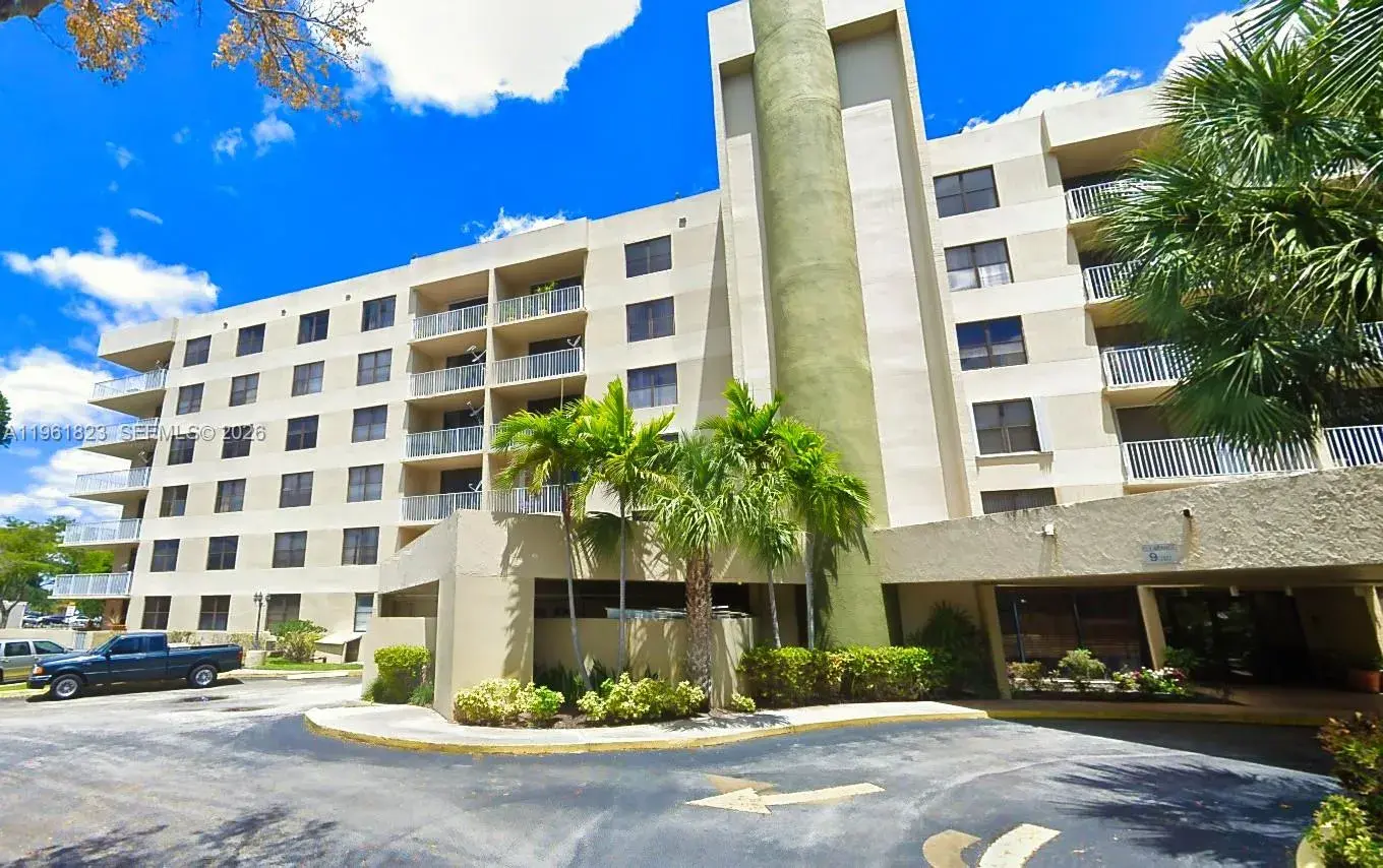 1 bedroom 1 bath Residential Lease for rent at 901 Hillcrest Dr # 311, Hollywood FL 33021