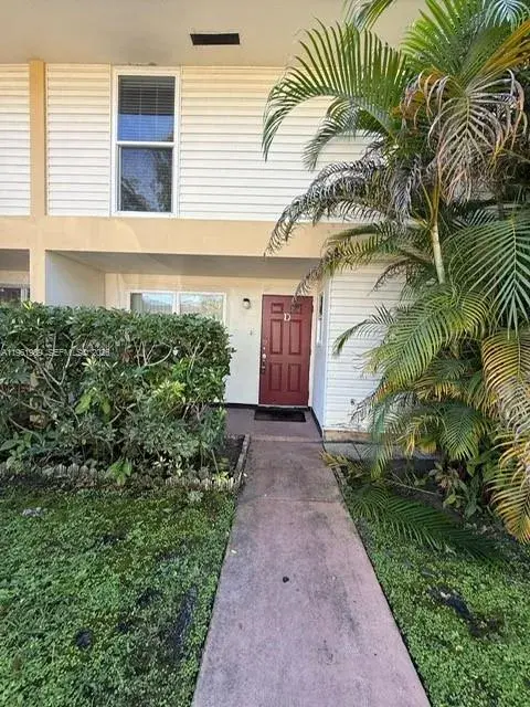 4 bedroom 2 bath Residential for sale at 3326 Farragut St # 6D, Hollywood FL 33021