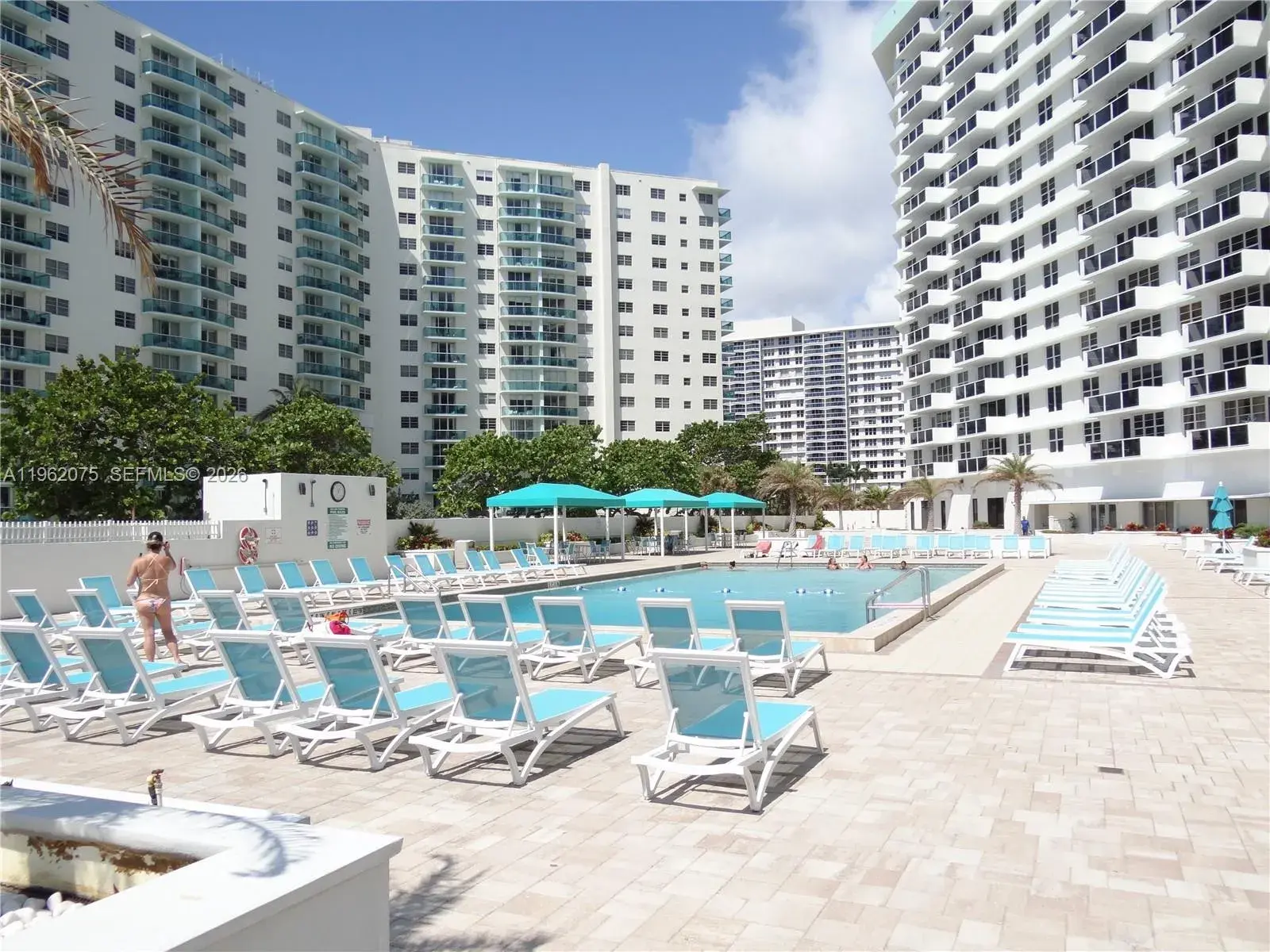 1 bedroom 1 bath Residential for sale at 3725 S Ocean Dr # 607, Hollywood FL 33019