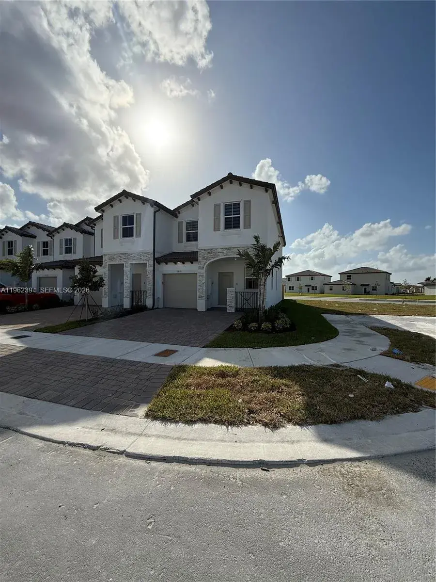 3 bedroom 2 bath Residential for sale at 2810 SE 24th Ave, Homestead FL 33035