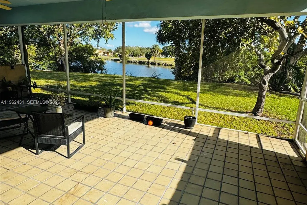 6695 SW 138th Ct, Miami FL 33183