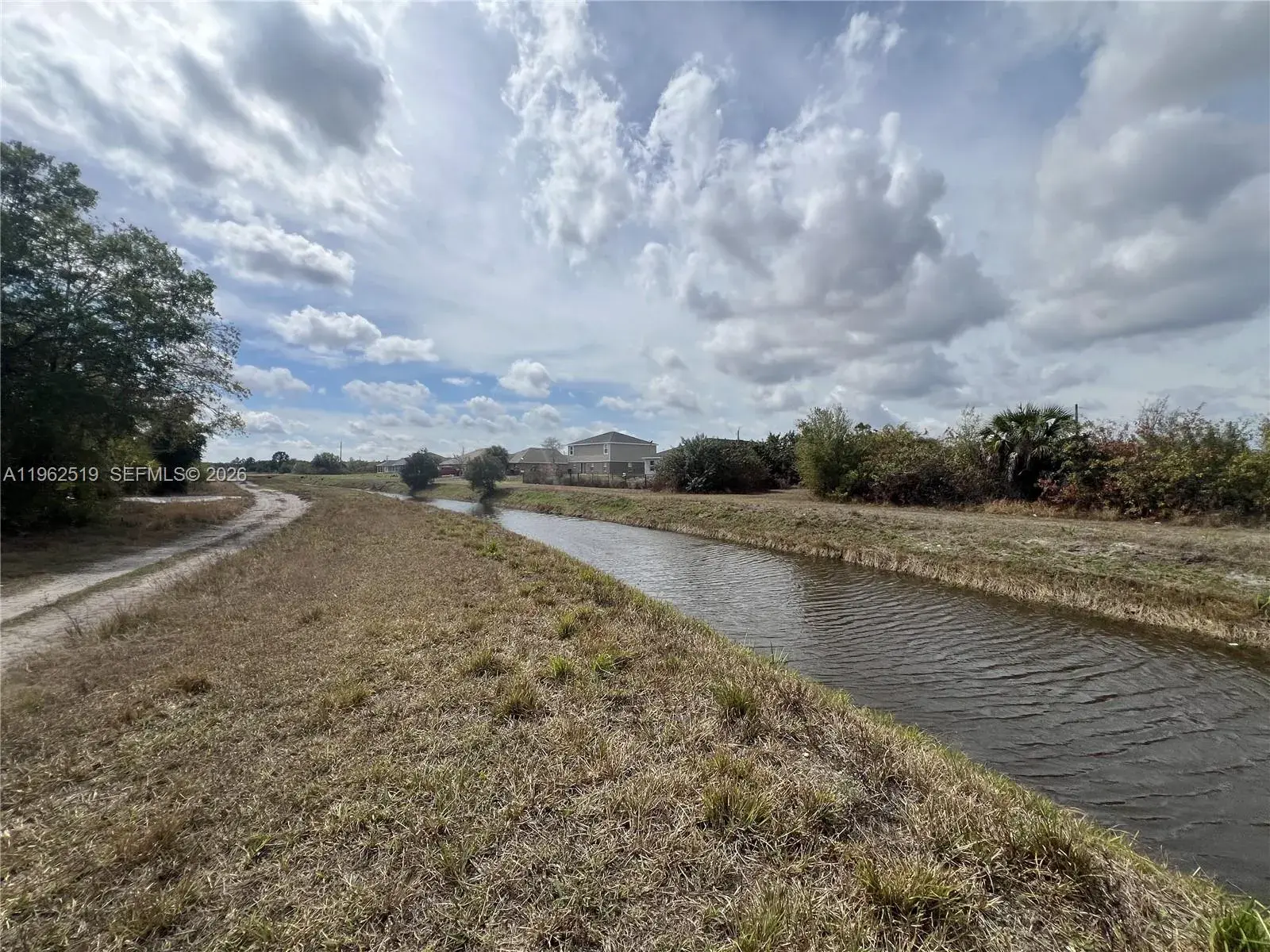 1913 Roderick Ln, Lehigh Acres FL 33972