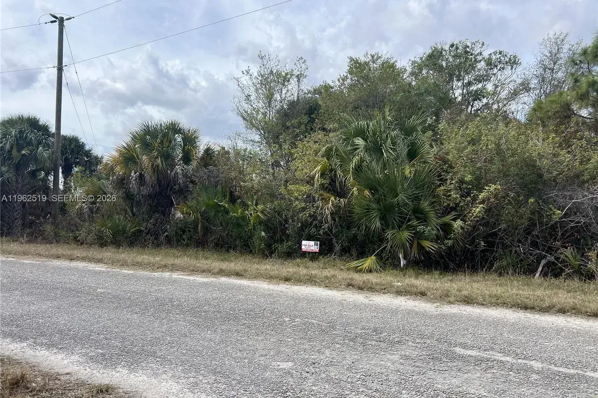1913 Roderick Ln, Lehigh Acres FL 33972