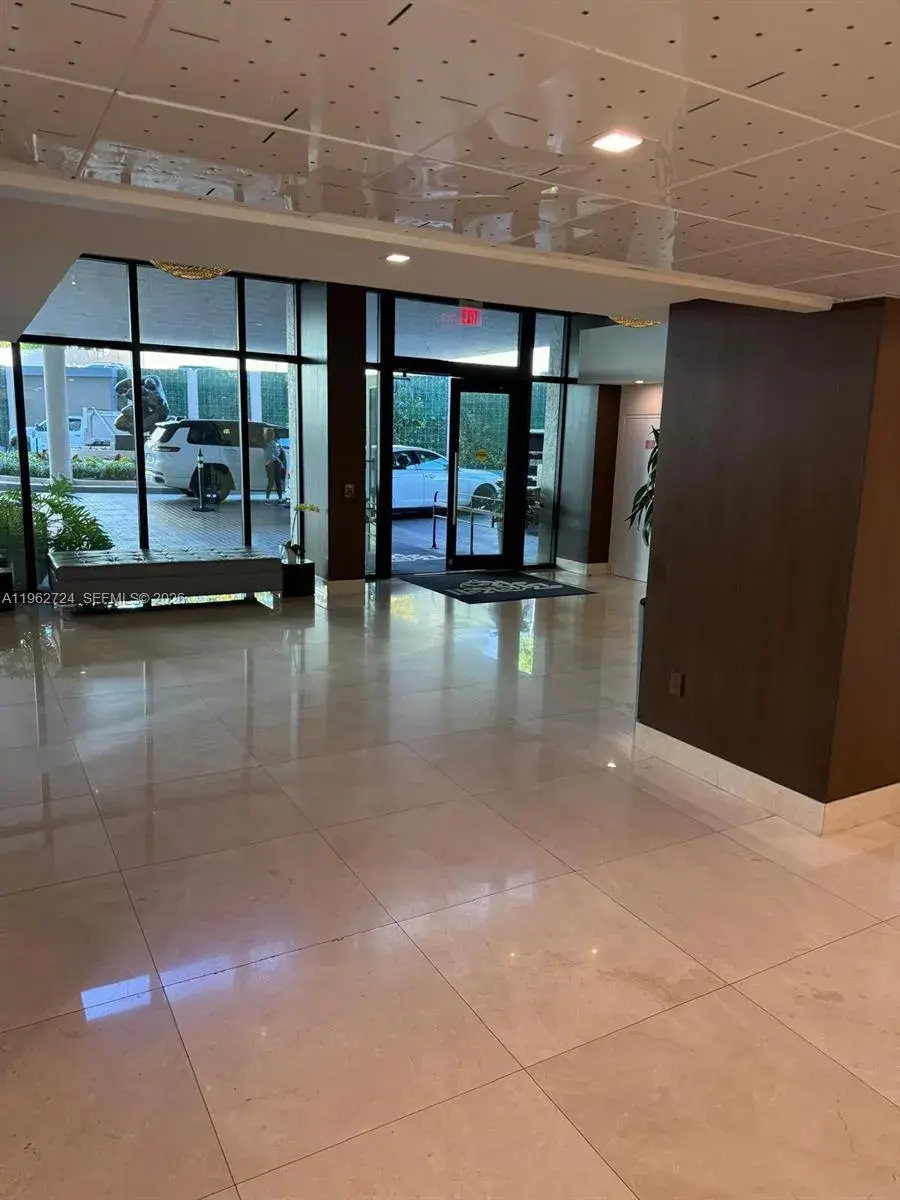1 bedroom 1 bath Residential for sale at 540 Brickell Key Dr # 1505, Miami FL 33131