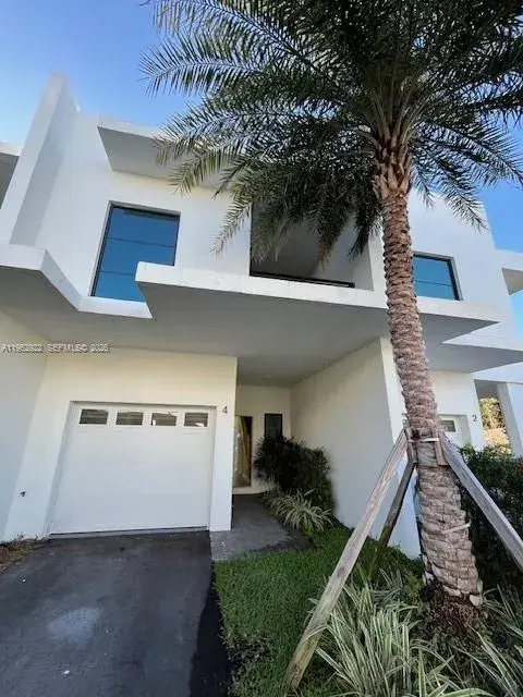 3 bedroom 2 bath Residential Lease for rent at 2526 Pierce St # 15, Hollywood FL 33020