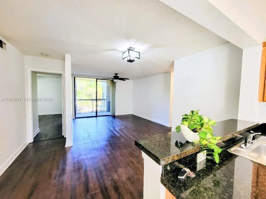 5701 Riverside Dr, Coral Springs FL 33067