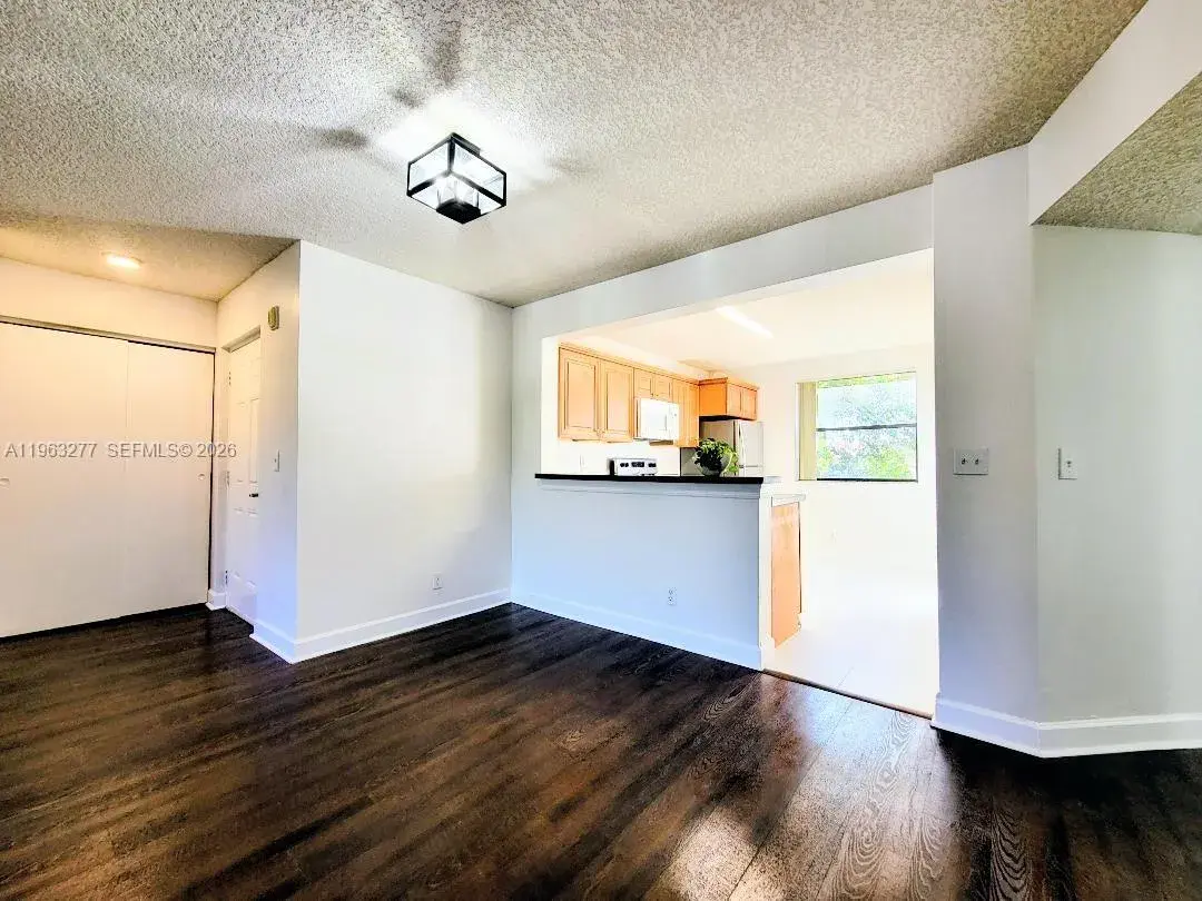 5701 Riverside Dr, Coral Springs FL 33067
