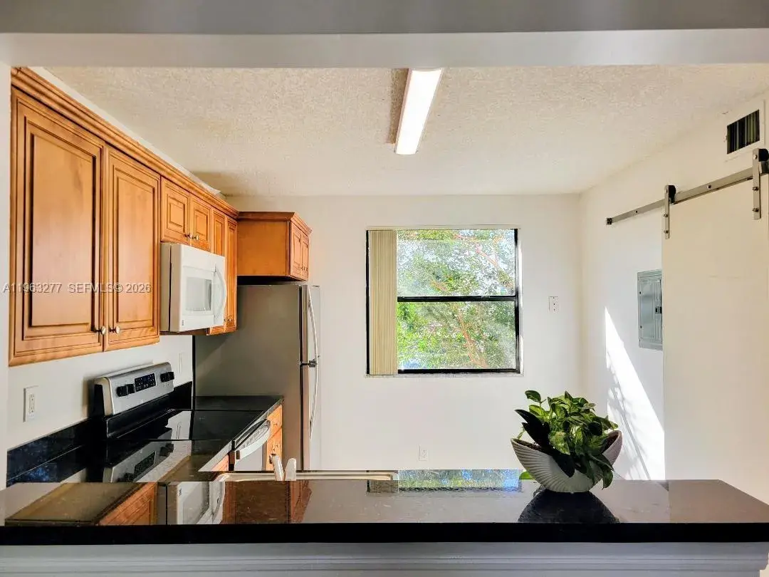 5701 Riverside Dr, Coral Springs FL 33067