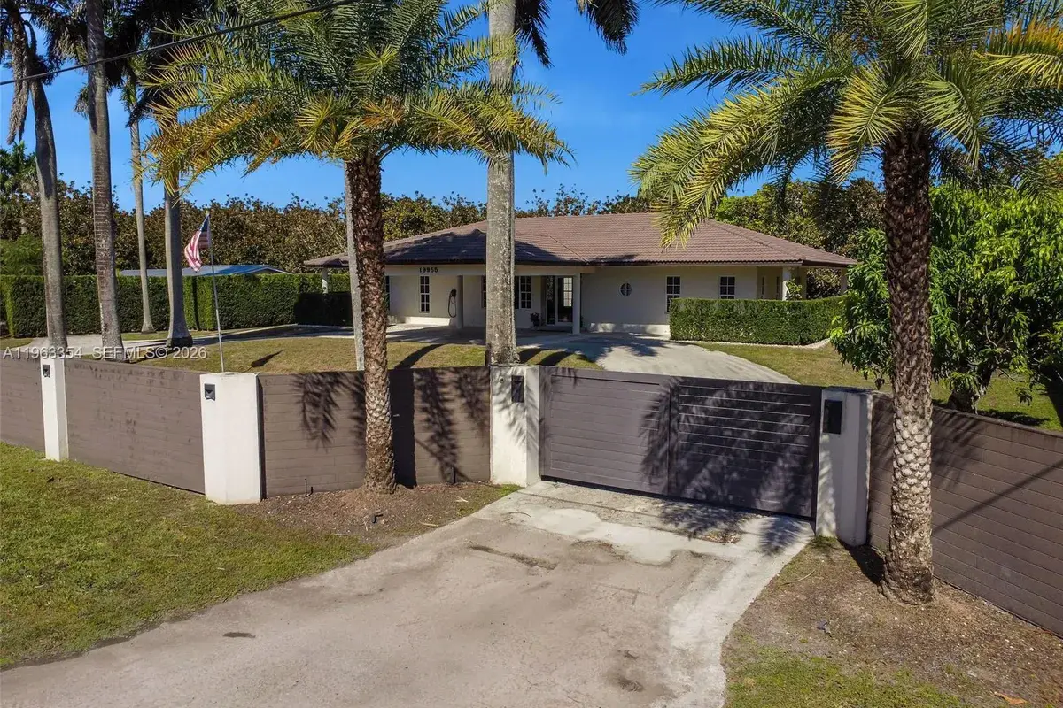 19955 SW 186th St, Miami FL 33187
