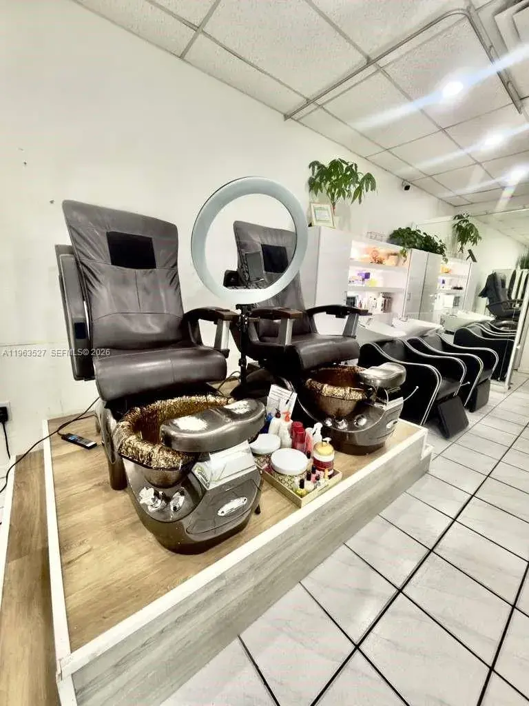 Beauty Salon Flagler St, Miami FL 33144