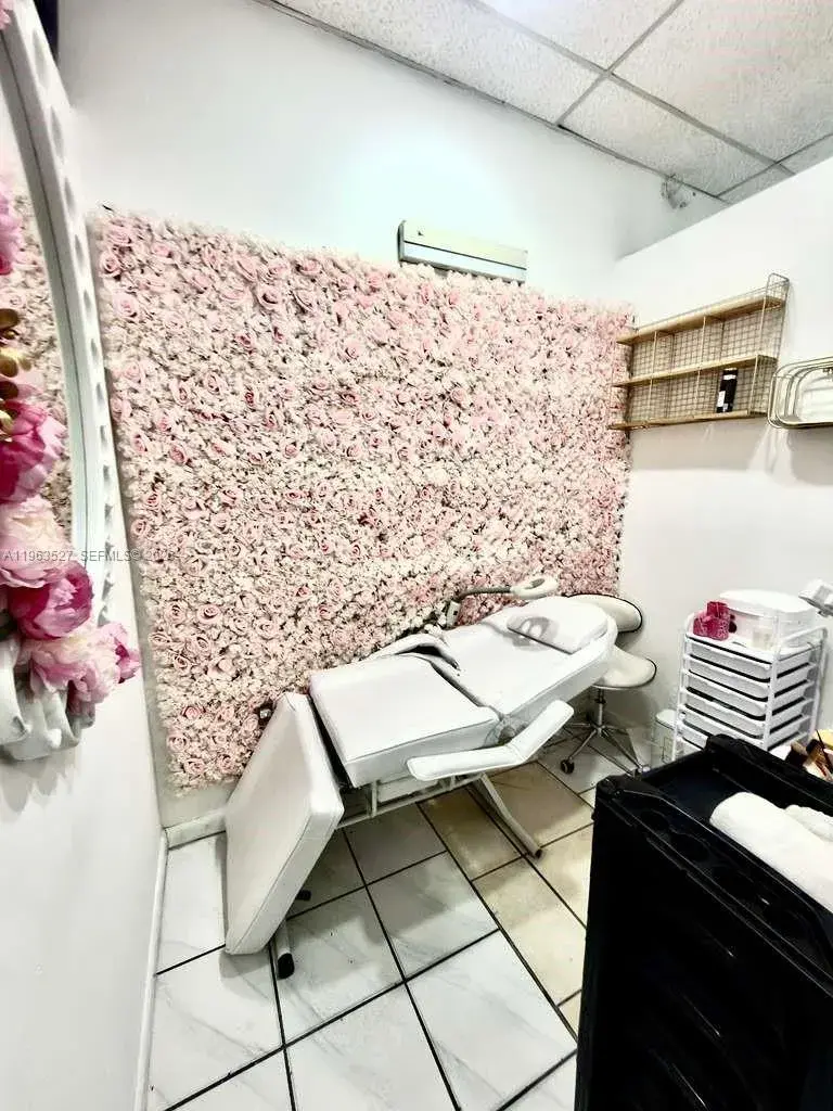 Beauty Salon Flagler St, Miami FL 33144