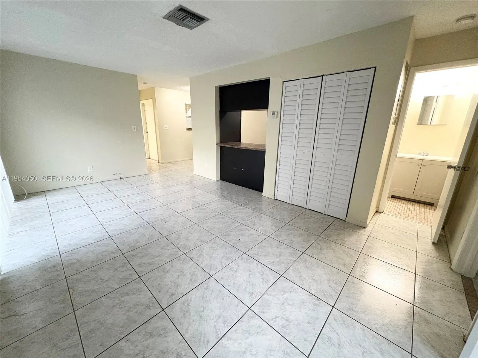 2 bedroom 2 bath Residential Lease for rent at 813 SW 10th St # B, Hallandale Beach FL 33009