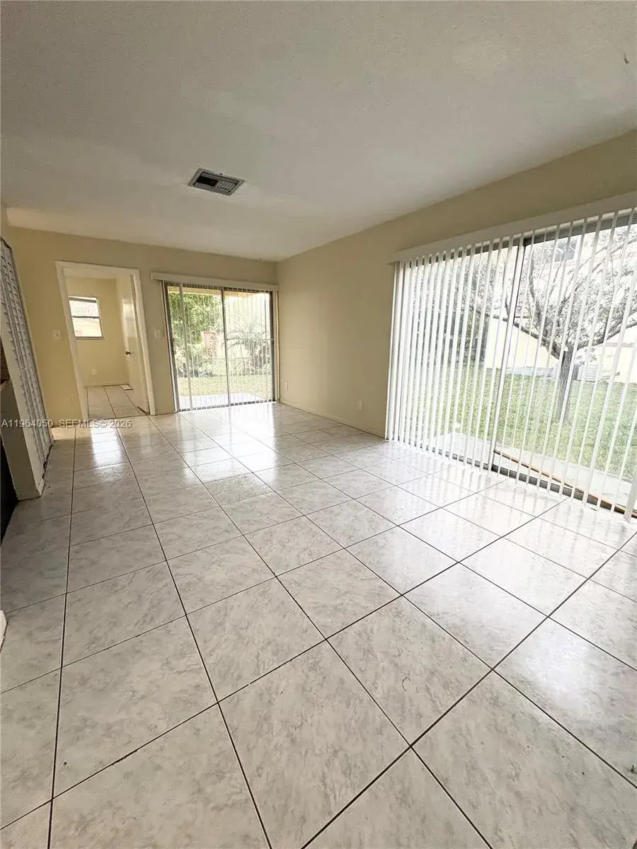 813 SW 10th St # B, Hallandale Beach FL 33009