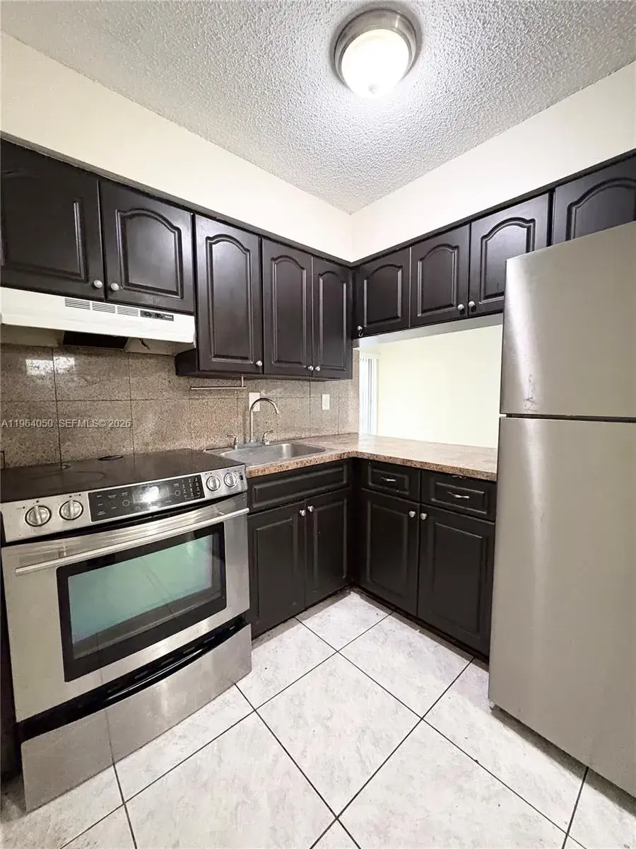 813 SW 10th St # B, Hallandale Beach FL 33009