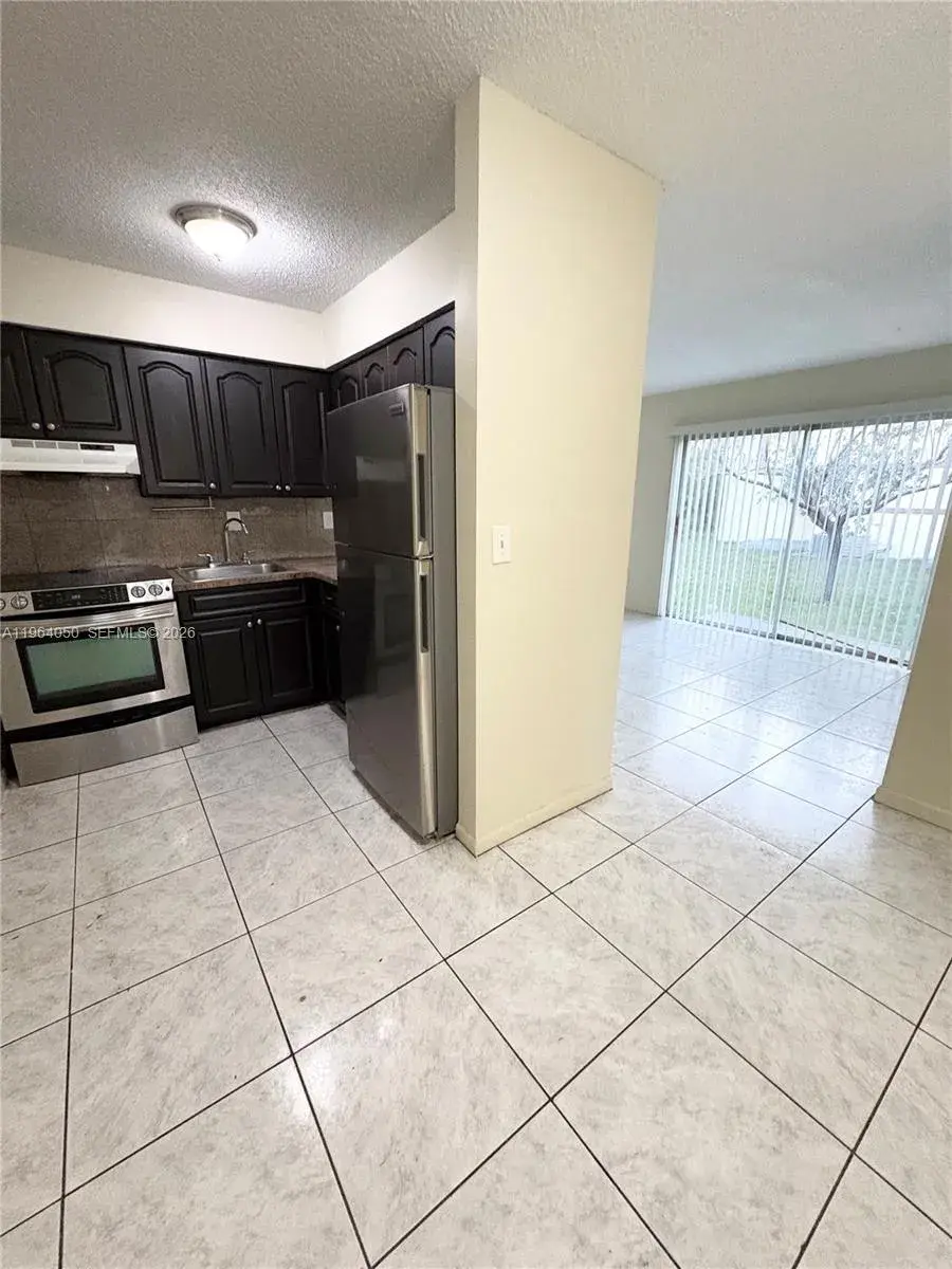 813 SW 10th St # B, Hallandale Beach FL 33009